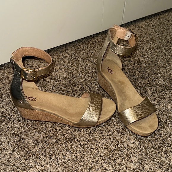 UGG Women's Metallic   Wedge Sandals - Picture 2 of 15